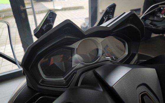 Neufahrzeug Kymco AK 550i ABS PREMIUM - Bild 7