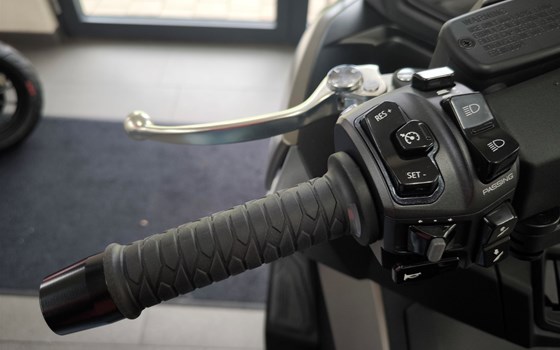 Neufahrzeug Kymco AK 550i ABS PREMIUM - Bild 8