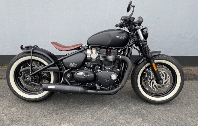 Triumph Bonneville Bobber Black