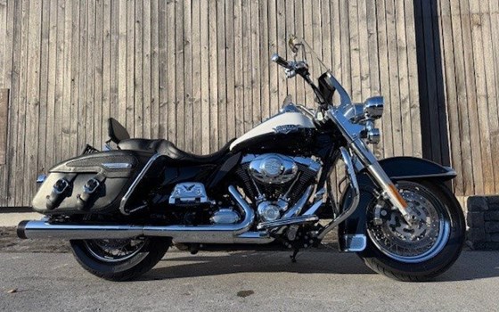 Gebrauchtmotorrad Harley-Davidson Road King Classic FLHRC - Bild 1