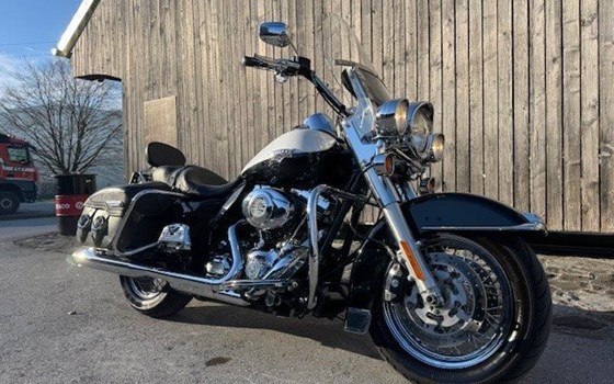 Gebrauchtmotorrad Harley-Davidson Road King Classic FLHRC - Bild 3