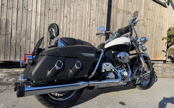 Gebrauchtmotorrad Harley-Davidson Road King Classic FLHRC - Bild 4