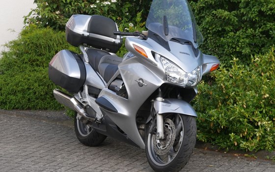 Gebrauchtmotorrad Honda ST 1300 Pan-European - Bild 2