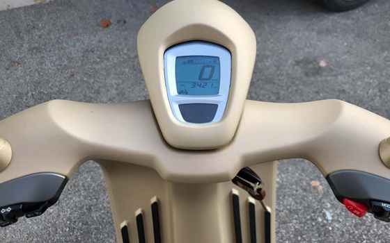 Gebrauchtmotorrad Vespa 946 - Bild 3