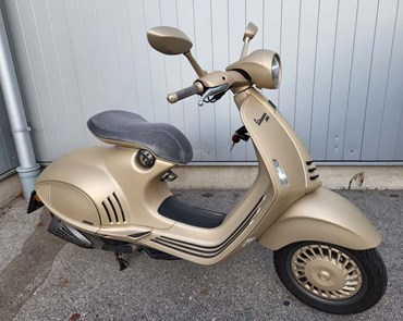 Vespa 946