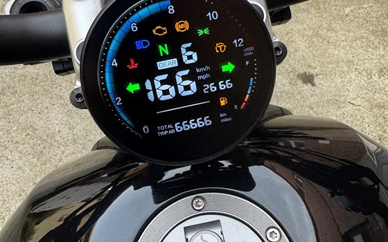 Neufahrzeug Benelli Leoncino Bobber 400 - Bild 6