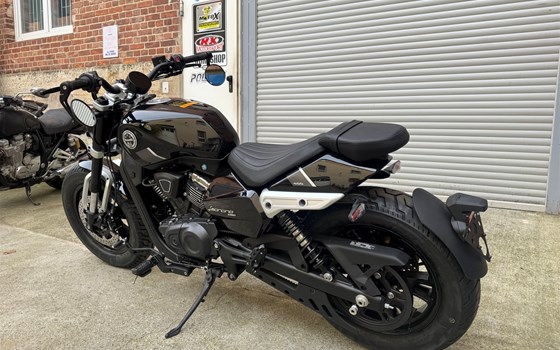 Neufahrzeug Benelli Leoncino Bobber 400 - Bild 8