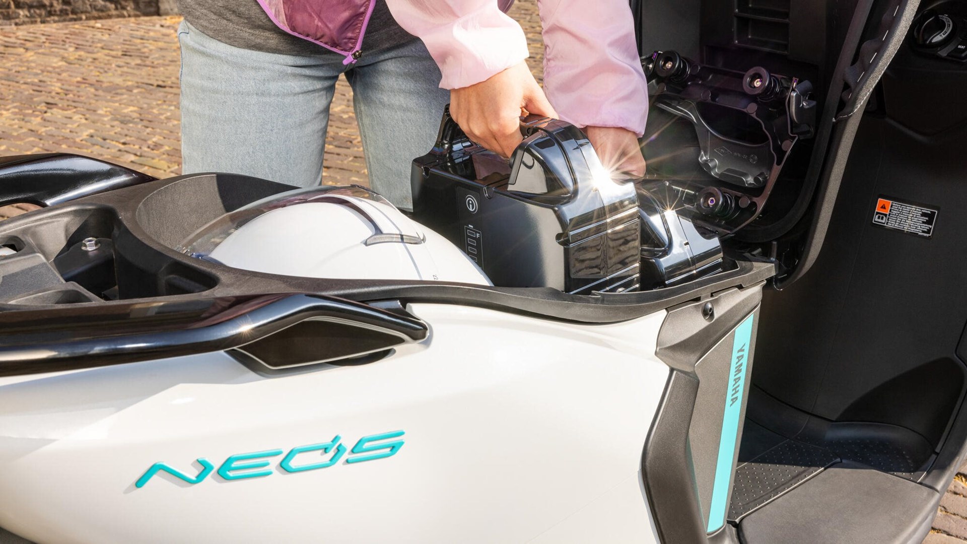 Yamaha NEO's Dual Battery