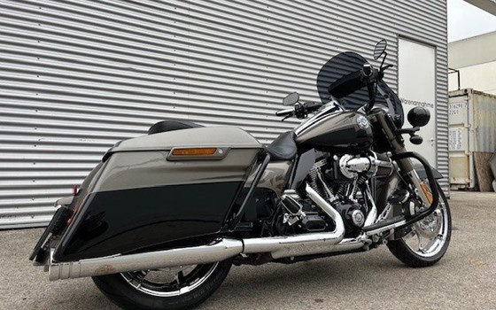 Gebrauchtmotorrad Harley-Davidson CVO Road King FLHRSE - Bild 10