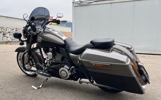 Gebrauchtmotorrad Harley-Davidson CVO Road King FLHRSE - Bild 12