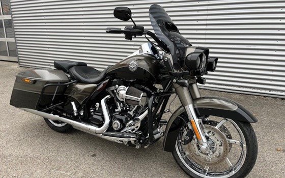 Gebrauchtmotorrad Harley-Davidson CVO Road King FLHRSE - Bild 4