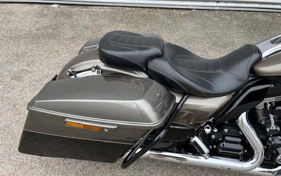 Gebrauchtmotorrad Harley-Davidson CVO Road King FLHRSE - Bild 8