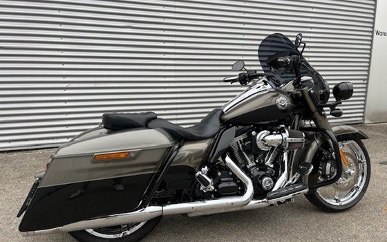 Gebrauchtmotorrad Harley-Davidson CVO Road King FLHRSE - Bild 9