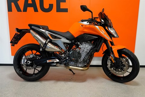 Mittelklasse Naked Bikes für jedes Budget!