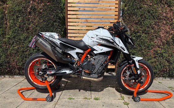 Gebrauchtmotorrad KTM 890 Duke R - Bild 2