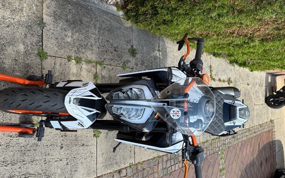 Gebrauchtmotorrad KTM 890 Duke R - Bild 5
