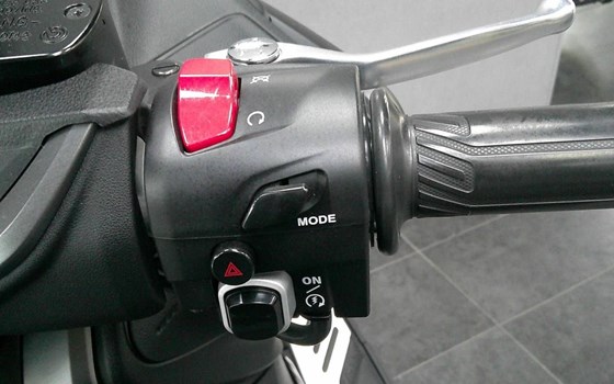 Gebrauchtmotorrad Yamaha TMAX 560 Tech Max - Bild 12