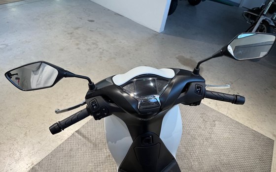 Gebrauchtmotorrad Honda SH125i - Bild 9