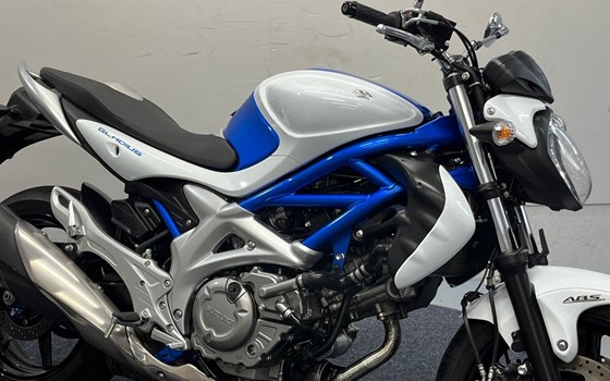 Gebrauchtmotorrad Suzuki SFV 650 Gladius - Bild 2