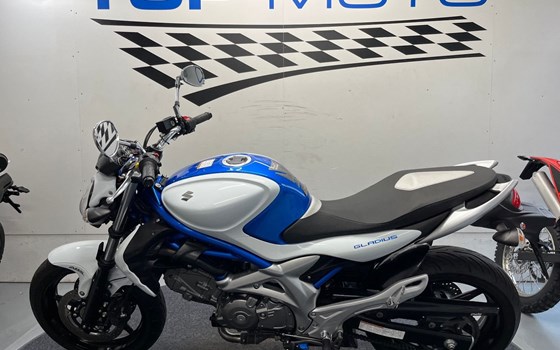 Gebrauchtmotorrad Suzuki SFV 650 Gladius - Bild 3