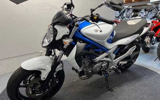 Gebrauchtmotorrad Suzuki SFV 650 Gladius - Bild 4