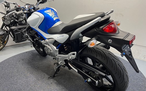 Gebrauchtmotorrad Suzuki SFV 650 Gladius - Bild 5