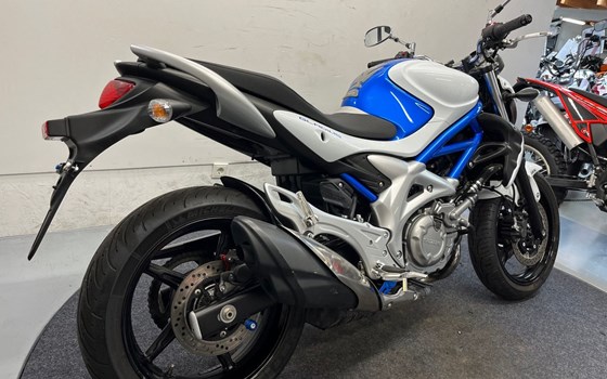 Gebrauchtmotorrad Suzuki SFV 650 Gladius - Bild 8