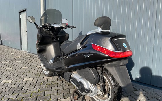 Gebrauchtmotorrad Piaggio X-EVO 400 - Bild 8