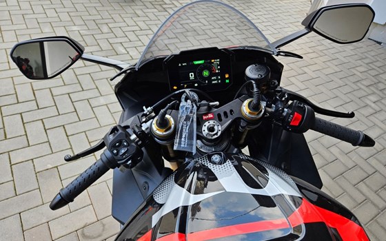 Neufahrzeug Aprilia RSV4 Factory APRC ABS - Bild 11