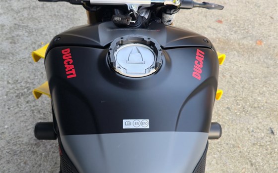 Gebrauchtmotorrad Ducati Streetfighter V4 S - Bild 10