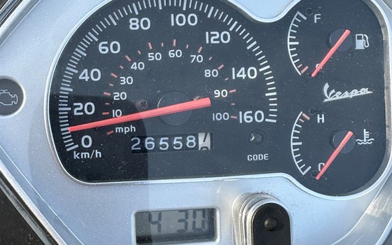 Gebrauchtmotorrad Vespa GTS 300 Super - Bild 5