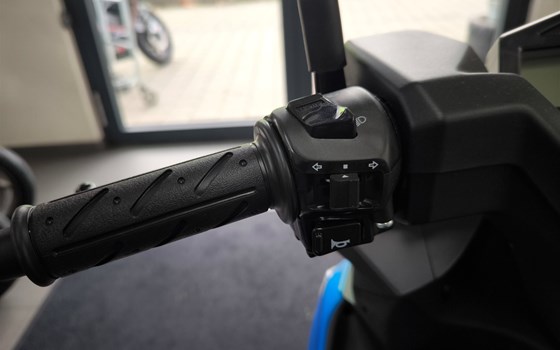 Neufahrzeug Kymco Super 8 R 50i - Bild 8