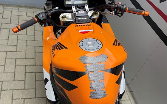 Gebrauchtmotorrad Honda CBR1000RR Fireblade - Bild 9
