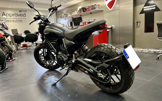 Gebrauchtmotorrad Ducati Scrambler Icon Dark - Bild 6