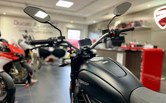 Gebrauchtmotorrad Ducati Scrambler Icon Dark - Bild 7