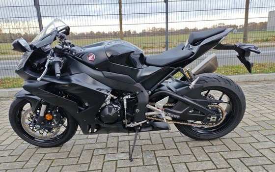 Gebrauchtmotorrad Honda CBR1000RR-R Fireblade - Bild 4