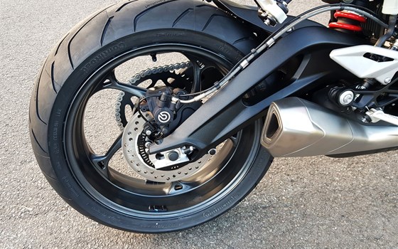 Neufahrzeug Triumph Street Triple 765 R A2 - Bild 10