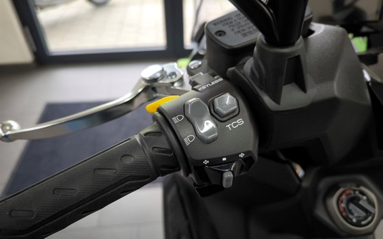 Gebrauchtmotorrad Kymco Downtown GT 350i TCS - Bild 8