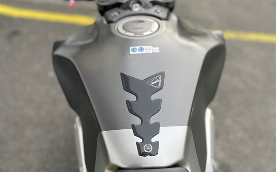 Gebrauchtmotorrad Honda CB 1000 R - Bild 3