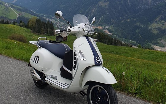 Gebrauchtmotorrad Vespa GTS 300 hpe - Bild 4