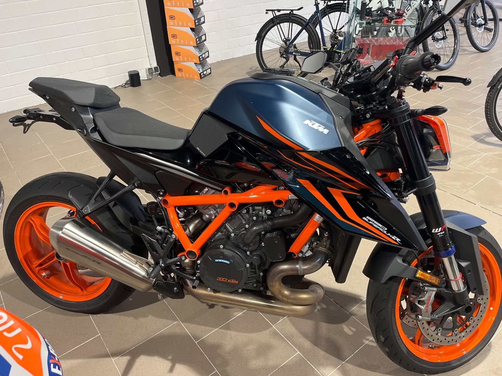 KTM 1290 Super Duke R EVO 