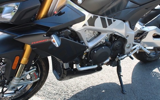Gebrauchtmotorrad Aprilia Tuono V4 1100 Factory - Bild 10