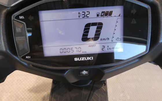 Gebrauchtmotorrad Suzuki Avenis 125 - Bild 8