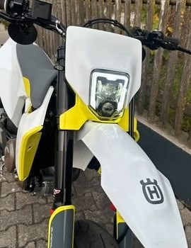 Gebrauchtmotorrad Husqvarna 701 Supermoto - Bild 11
