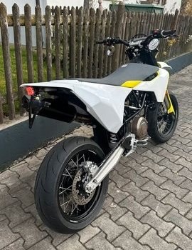 Gebrauchtmotorrad Husqvarna 701 Supermoto - Bild 9