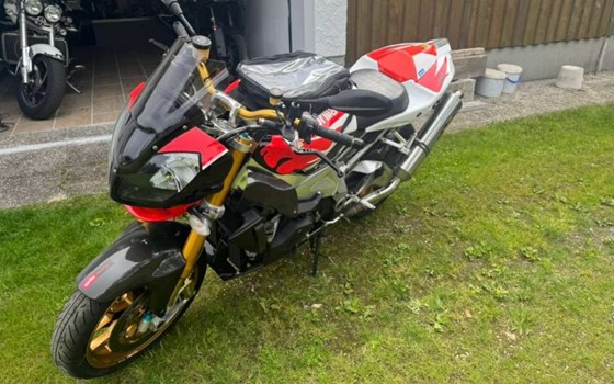 Gebrauchtmotorrad Aprilia RSV 1000 Tuono R - Bild 11