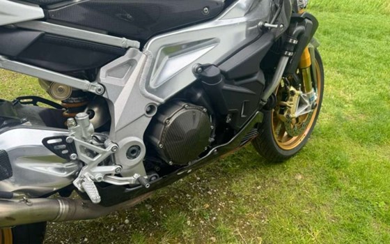 Gebrauchtmotorrad Aprilia RSV 1000 Tuono R - Bild 14