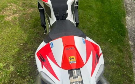 Gebrauchtmotorrad Aprilia RSV 1000 Tuono R - Bild 8