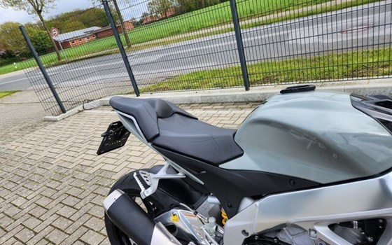 Gebrauchtmotorrad Aprilia Tuono V4 R APRC - Bild 16