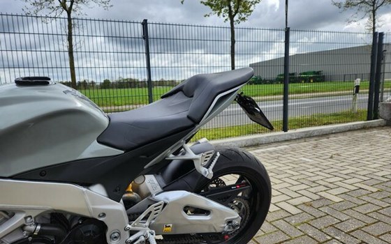 Gebrauchtmotorrad Aprilia Tuono V4 R APRC - Bild 5